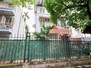 Biệt thự phân lô lão thành cách mạng bán đất tặng nhà