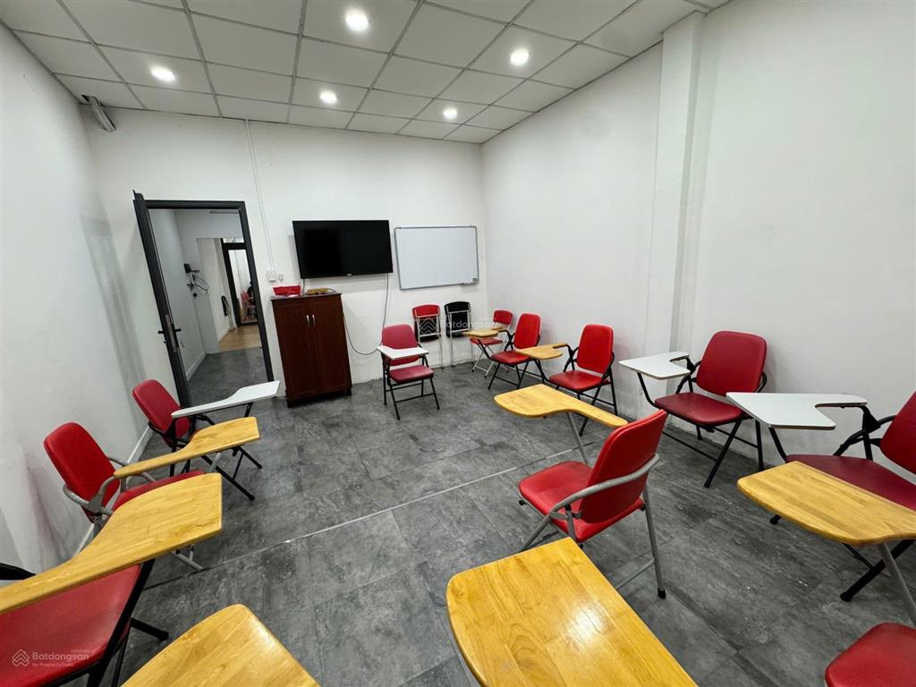 Cho thuê / share mặt bằng ngay kế hutech bình thạnh  266 điện biên phủ