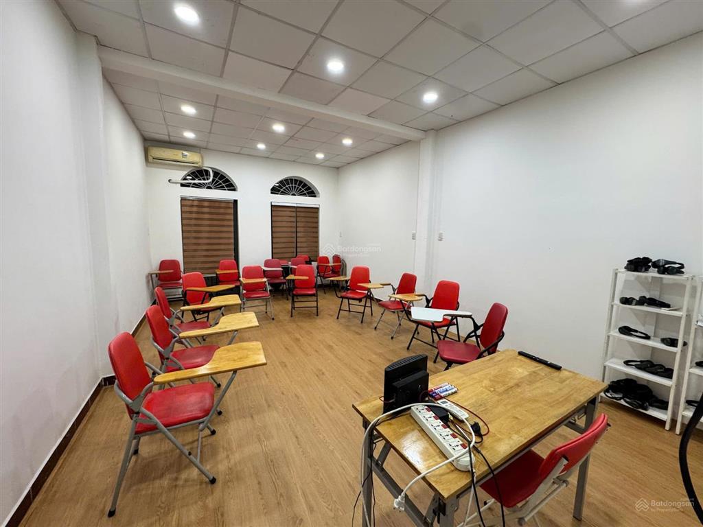 Cho thuê / share mặt bằng ngay kế hutech bình thạnh  266 điện biên phủ