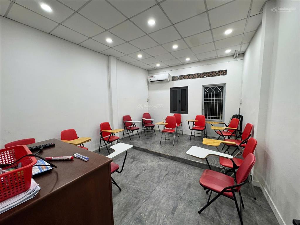 Cho thuê / share mặt bằng ngay kế hutech bình thạnh  266 điện biên phủ
