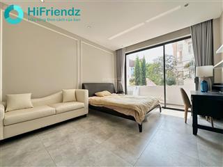 Cho thuê chdv rộng ~40m2  bancol view landmark 81  gần cầu sài gòn quận 2