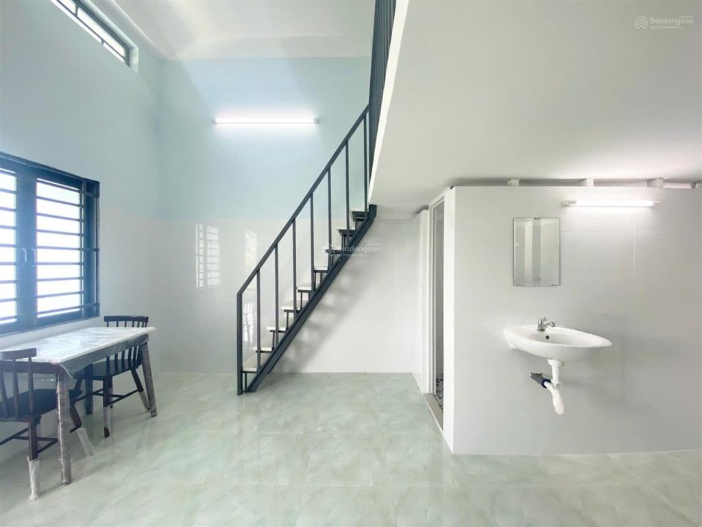 Phòng gác cao m8, đủ nội thất diện tích sử dụng 50m2  dễ di chuyển, trần cao chỉ 4trx