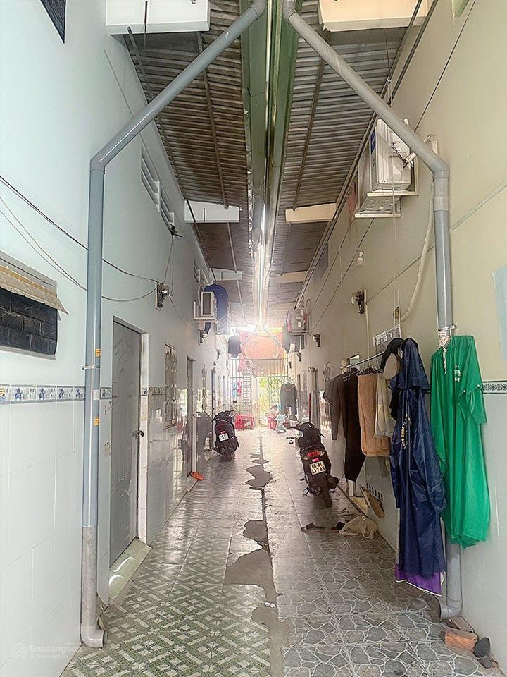 Cần tiền bán gấp dãy trọ 150m2, đang cho thuê 8tr. tháng sẵn 1 kiot + 4 phòng. shr