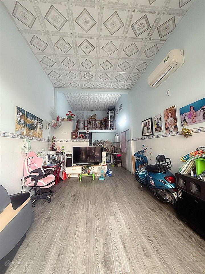 Cần tiền bán gấp dãy trọ 150m2, đang cho thuê 8tr. tháng sẵn 1 kiot + 4 phòng. shr