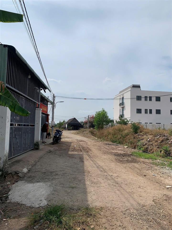 Bán gấp trọ 150m2 chơn thành,sẵn 1 kiot+4 phòng, đang cho thuê 8tr/ tháng .gần kcn becamex. gía 500