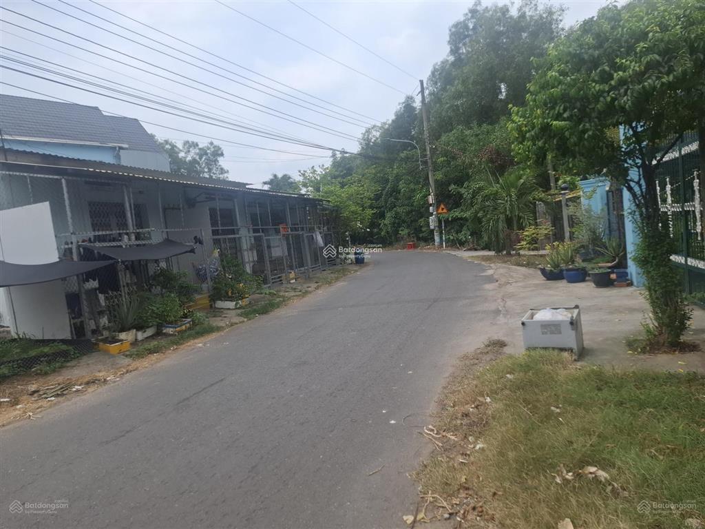 Bán gấp trọ 150m2 chơn thành,sẵn 1 kiot+4 phòng, đang cho thuê 8tr/ tháng .gần kcn becamex. gía 500