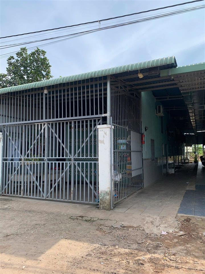 Bán gấp trọ 150m2 chơn thành,sẵn 1 kiot+4 phòng, đang cho thuê 8tr/ tháng .gần kcn becamex. gía 500