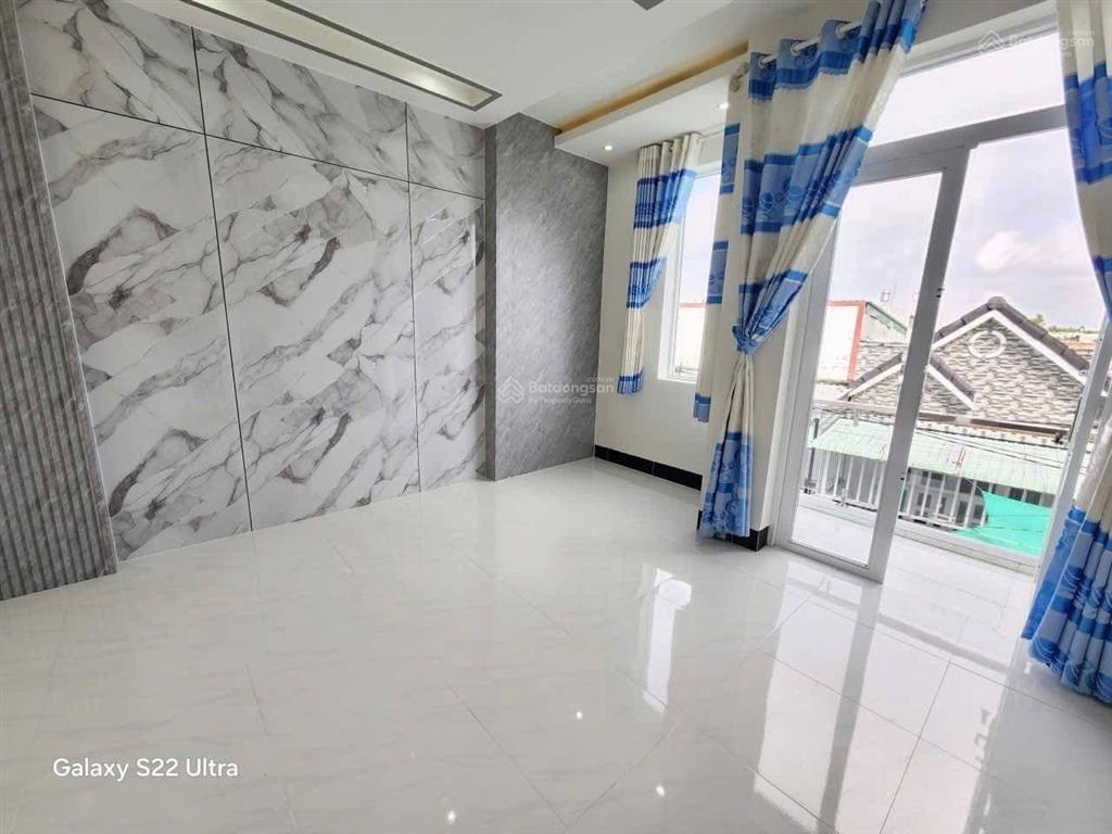 Bán gấp nhà bình chánh 1t1l 81m2 đang cho thuê 8 triệu/tháng. gần chợ bình chánh. gía 1 tỷ 650