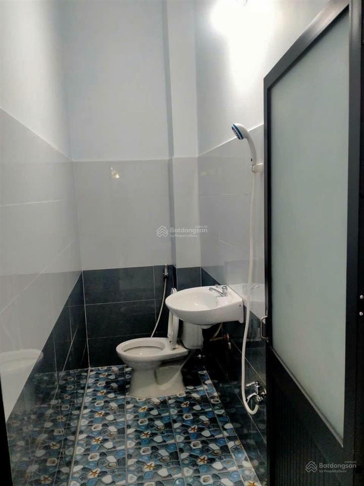 Bán gấp nhà 1t1l bình chánh 80m2 gần chợ bình chánh,cho thuê 8 triệu/ tháng. gía 1 tỷ 450
