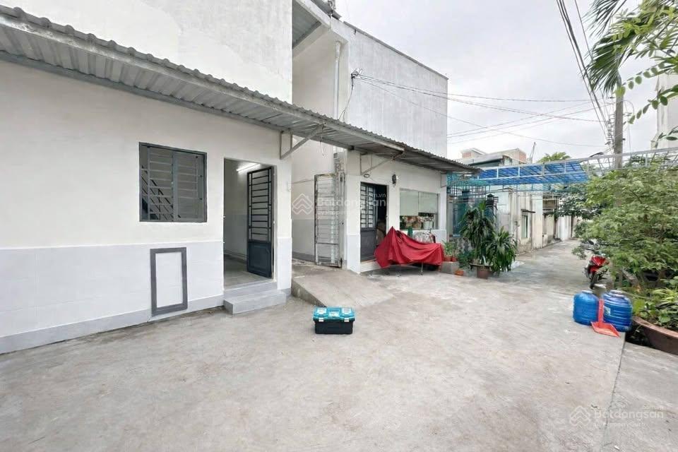 Bán gấp dãy trọ 200m2 sẵn 1 kiot và 10 phòng trọ. đang cho thuê 18 triệu/tháng gần kcn cầu tràm
