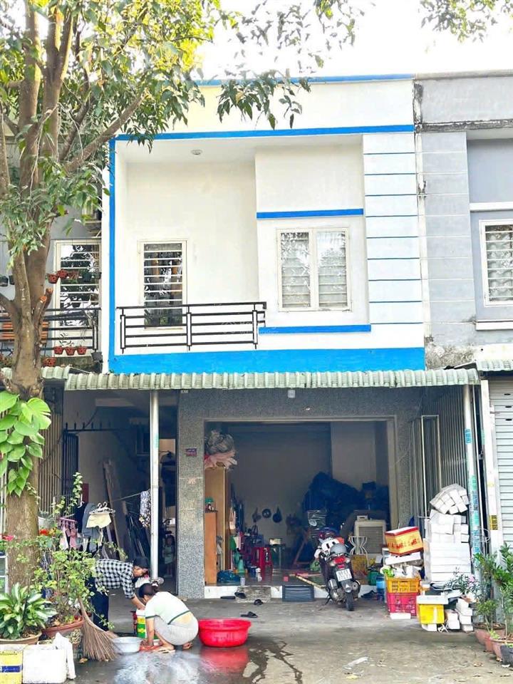Gía 1 tỷ250 bán gấp dãy trọ bàu bàng 150m2 ,1 kiot+4 phòng,thu nhập 8 triệu/tháng.gần kcn bàu bàng