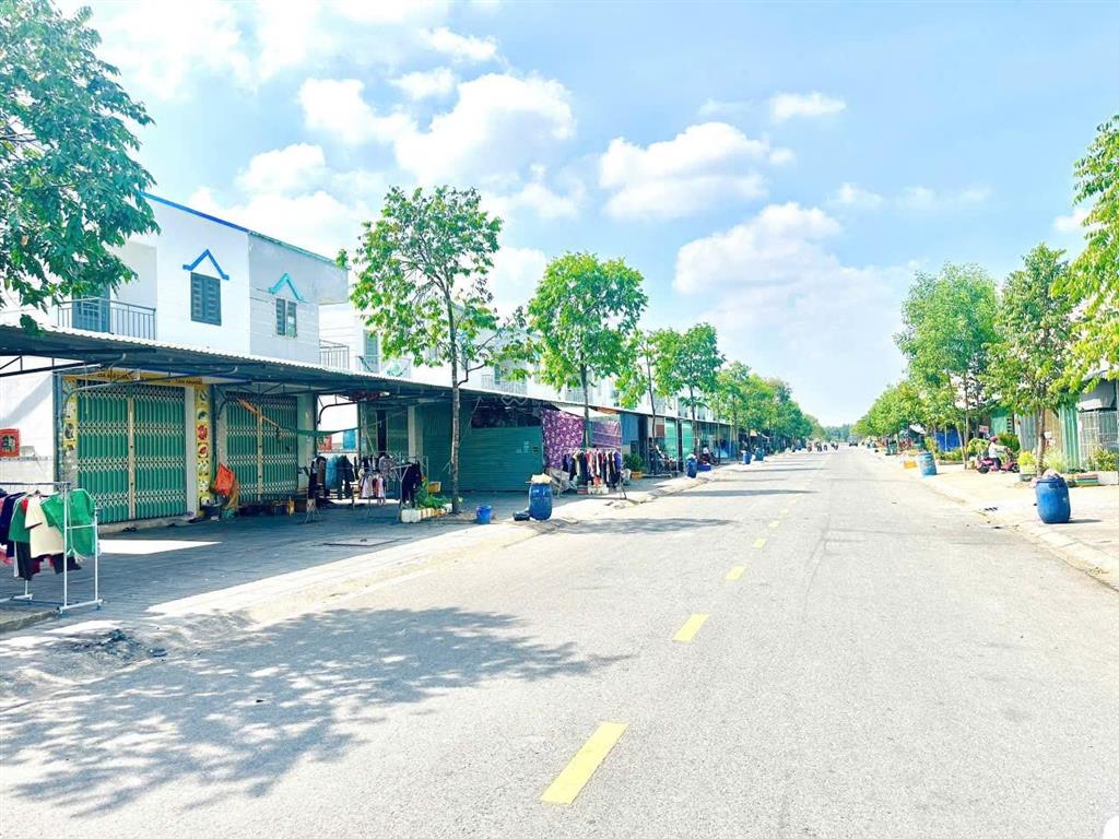 Gía 1 tỷ250 bán gấp dãy trọ bàu bàng 150m2 ,1 kiot+4 phòng,thu nhập 8 triệu/tháng.gần kcn bàu bàng