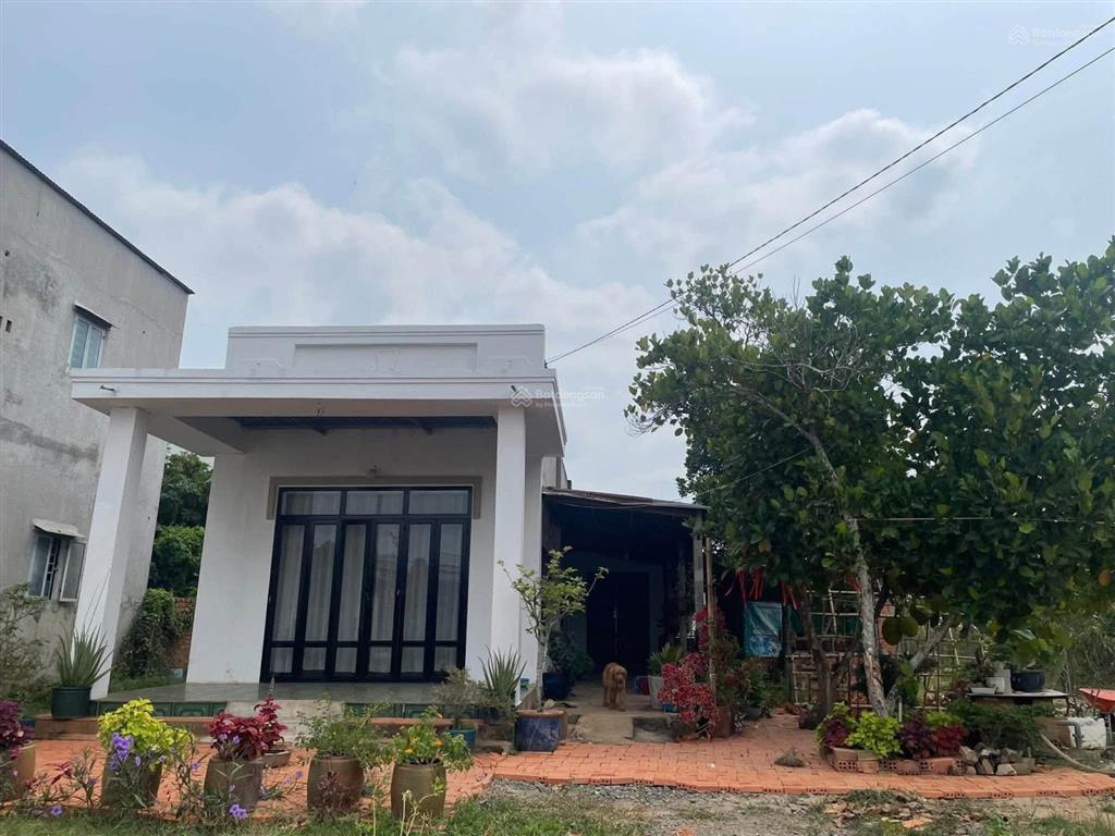 Bán lô đất vườn 500m2 sẵn nhà cấp 4, gần chợ trừ văn thố, thích hợp đầu tư kinh doanh cho thuê
