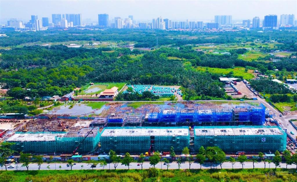 Bán căn hộ penthouse essensia sky, 20,5 tỷ, 244 m2, đẹp, nhiều tiện ích cao cấp