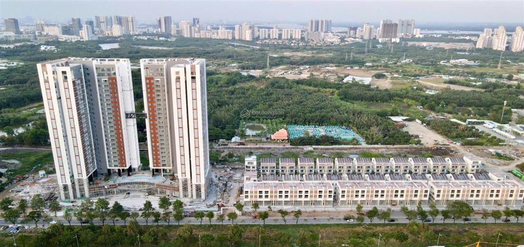 Bán căn hộ 3pn essensia sky, ht nội thất có bếp, giá 8,9 tỷ full.  0767 506 ***