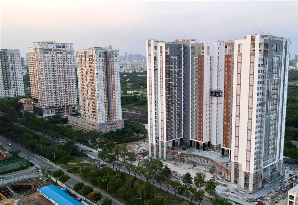Bán căn hộ 3pn essensia sky, ht nội thất có bếp, giá 8,9 tỷ full.  0767 506 ***