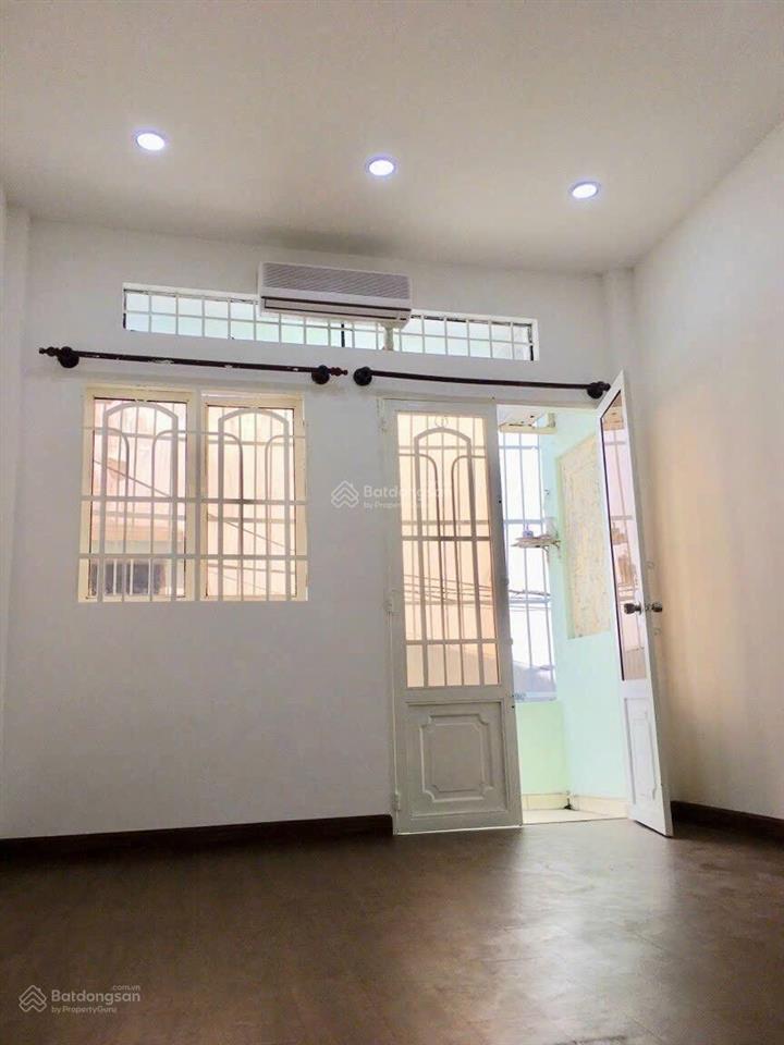Chính chủ bán nhà lạc long quân, tân bình, sát mặt tiền, 33m2, nhỉnh 3 tỷ
