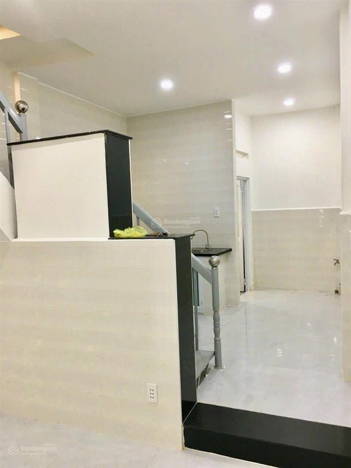Chính chủ bán nhà lạc long quân, tân bình, sát mặt tiền, 33m2, nhỉnh 3 tỷ