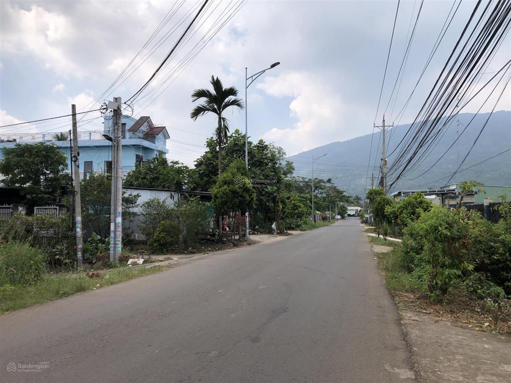 Kẹt tiền giảm 100tr bán đất gần trung tâm hành chính xuân lộc, giá bán 1tỷ350 sổ hồng tại nhà