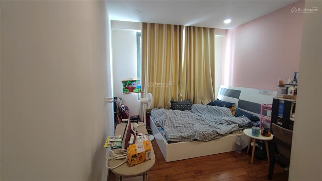 Cần bán căn 3pn lầu 8 tòa b căn hộ the goldview quận 4
