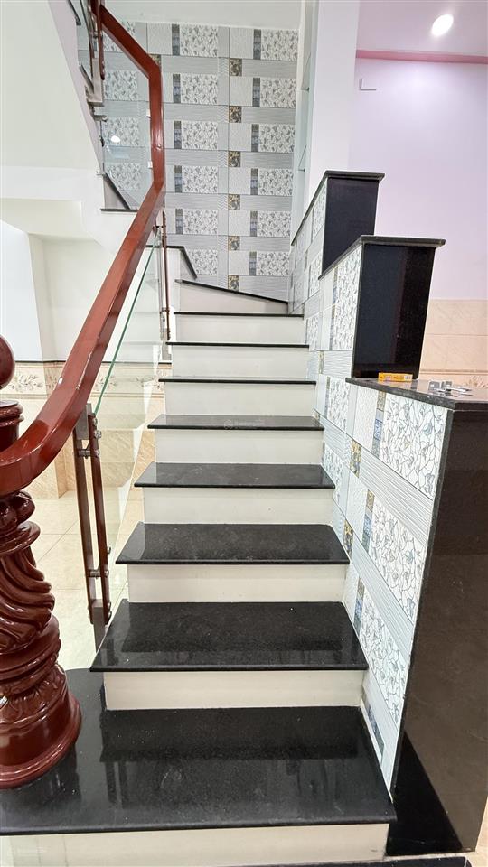 Nhà đẹp 4 tầng , diễn tích 68m2 , hiệp thành 13 , phường hiệp thành  q12 , ngang 4x17m