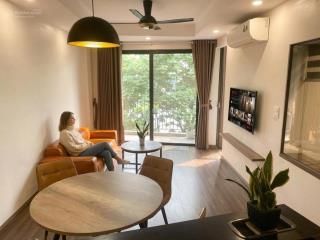 Newliv  cho thuê căn hộ dịch vụ 2 phòng ngủ, full nội thất phố trấn vũ, view hồ trúc bạch