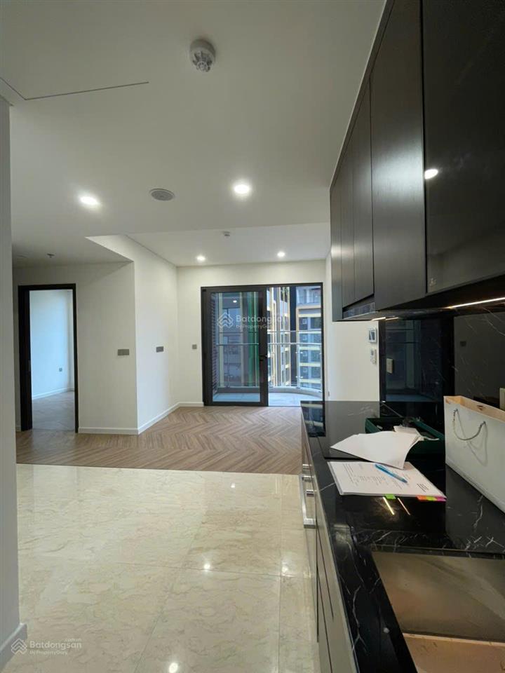 Chính chủ cho thuê chcc lumiere evergreen, 2n2vs, nội thất cơ bản, view thoáng mát, nhà siêu mới.