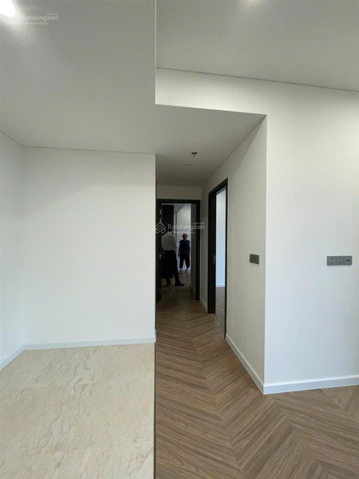 Chính chủ cho thuê chcc lumiere evergreen, 2n2vs, nội thất cơ bản, view thoáng mát, nhà siêu mới.