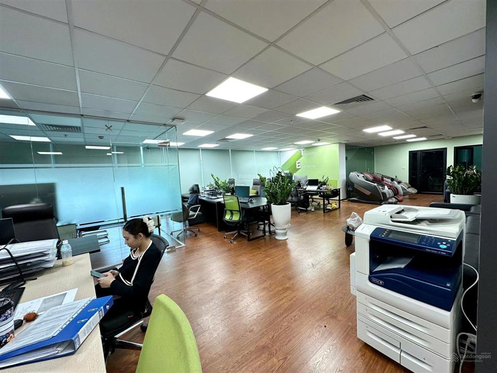 Cho thuê văn phòng 300m² ngoại giao đoàn sẵn nội thất vào làm ngay