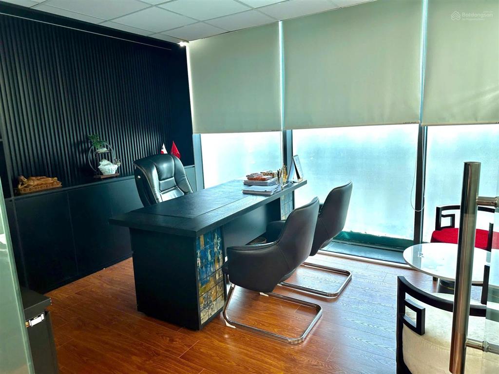 Cho thuê văn phòng 300m² ngoại giao đoàn sẵn nội thất vào làm ngay