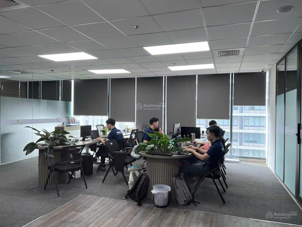 Cho thuê 196m2 văn phòng view "triệu đô" tại ngoại giao đoàn