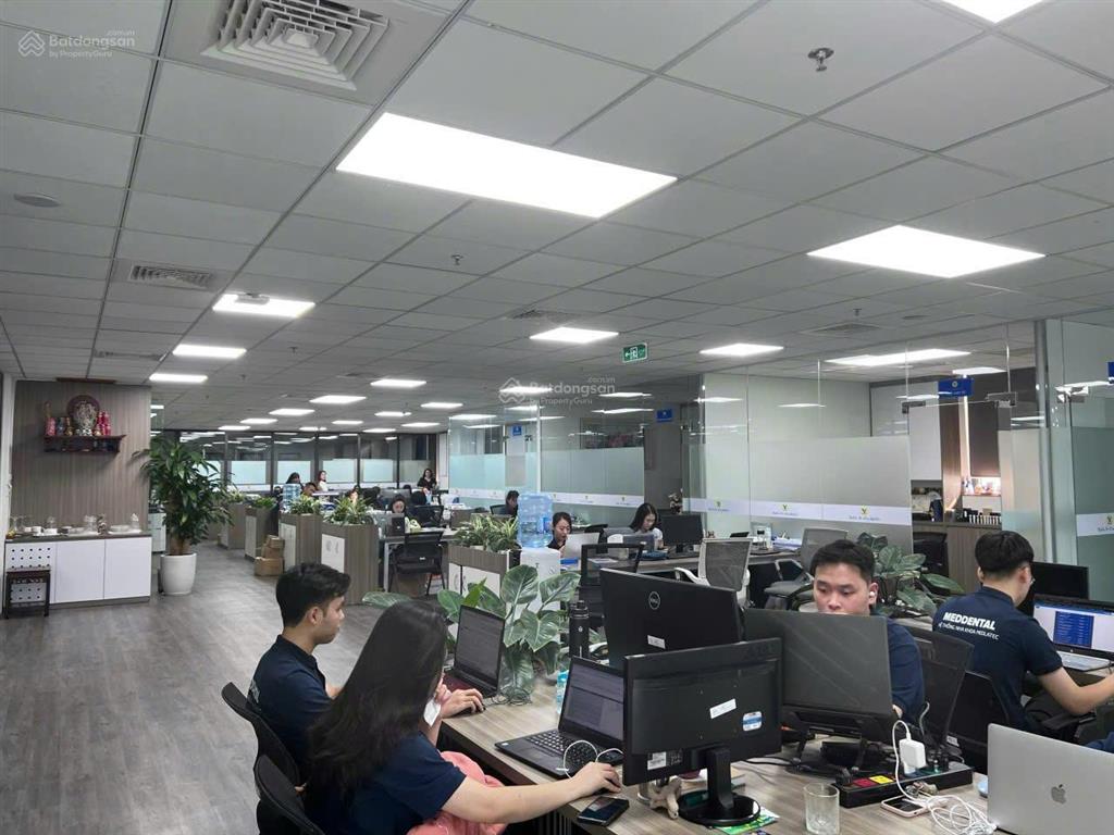 Cho thuê 196m2 văn phòng view "triệu đô" tại ngoại giao đoàn