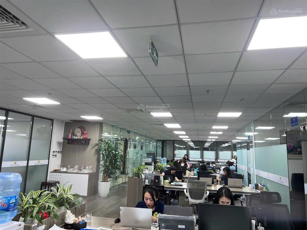 Cho thuê 196m2 văn phòng view "triệu đô" tại ngoại giao đoàn