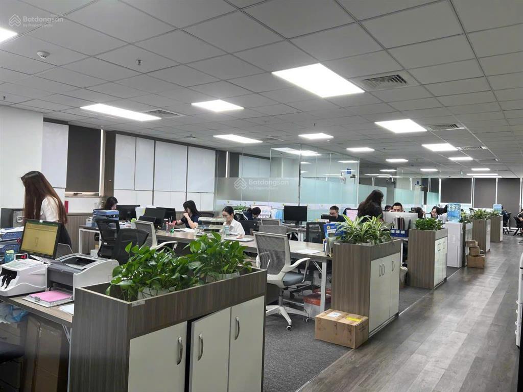 Cho thuê 196m2 văn phòng view "triệu đô" tại ngoại giao đoàn