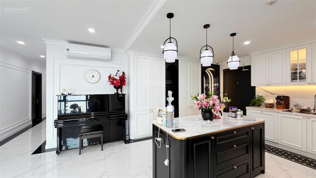 Bán lỗ căn vip 4pn  162m2 / goldmark city / 9,6 tỷ