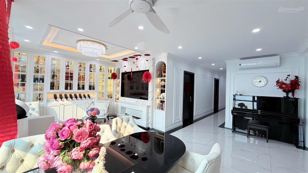 Bán lỗ căn vip 4pn  162m2 / goldmark city / 9,6 tỷ