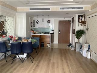 Chính chủ bán căn 2 ngủ 2wc 70m2, ban công đông nam, nhà đẹp, có slot ô tô. giá 8,5 tỷ rivera park