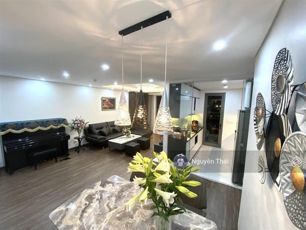 Chính chủ bán căn 3 p ngủ 120m2 tòa c37, full nội thất, nhà đẹp, có slot ô tô, sổ đỏ. giá 8,5 tỷ