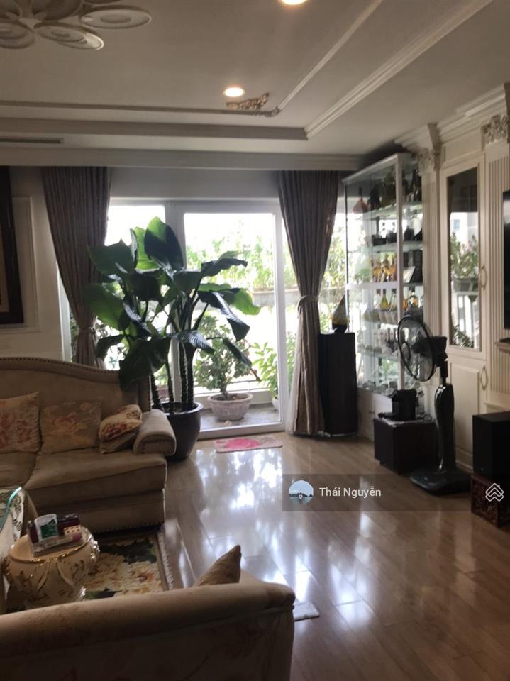 (giá chuẩn) bán căn 3 ngủ 102m2, ban công đông nam, full nội thất đẹp. giá 10,5 tỷ tòa golden park