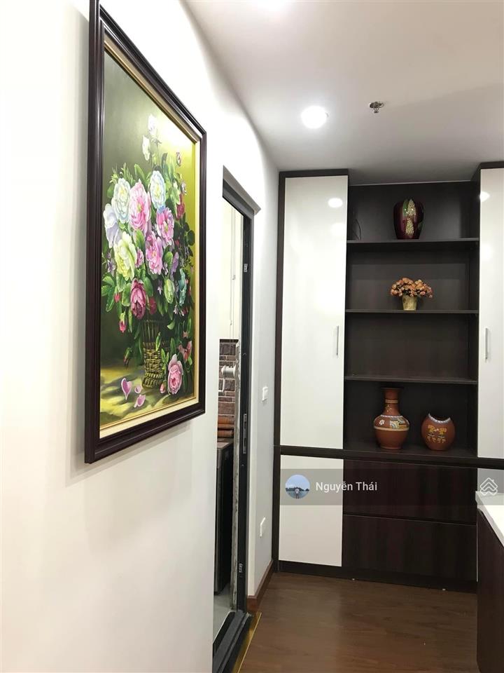 Gia đình bán căn góc đông nam 75m2, 2 ngủ 2wc tòa 60b nguyễn huy tưởng, full nội thất. giá 6,5 tỷ