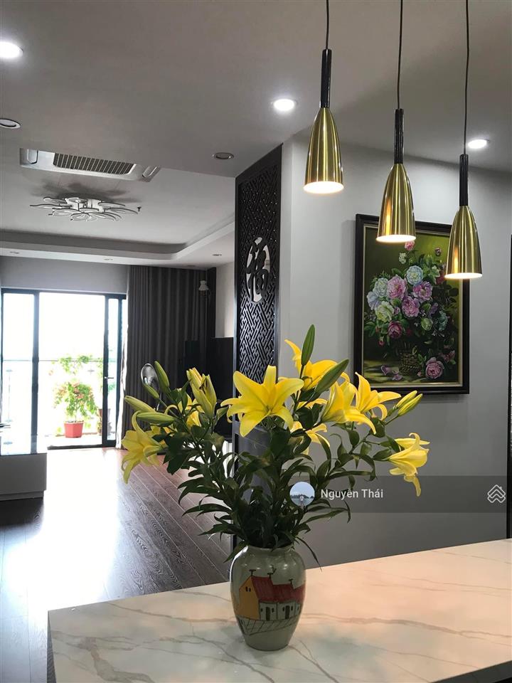 Gia đình bán căn góc đông nam 75m2, 2 ngủ 2wc tòa 60b nguyễn huy tưởng, full nội thất. giá 6,5 tỷ
