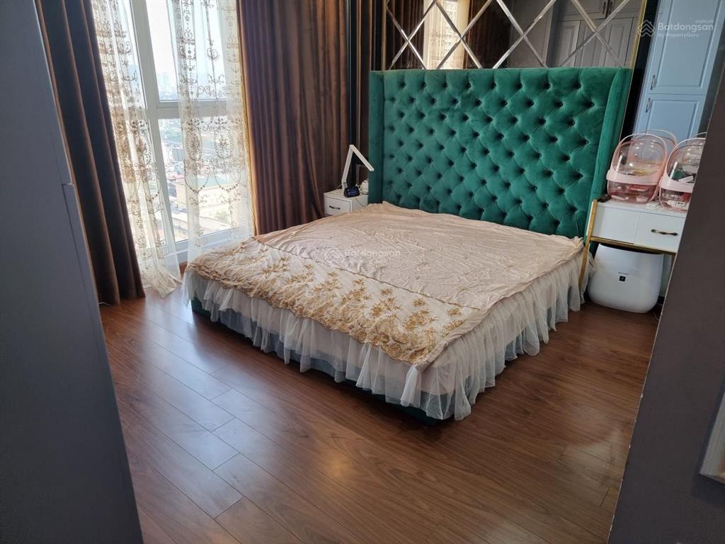 Gia đình bán căn 2pn2wc 72m2 ban công đông nam, nhà đẹp, sẵn sổ đỏ. giá 7,2 tỷ tòa 90 nguyễn tuân