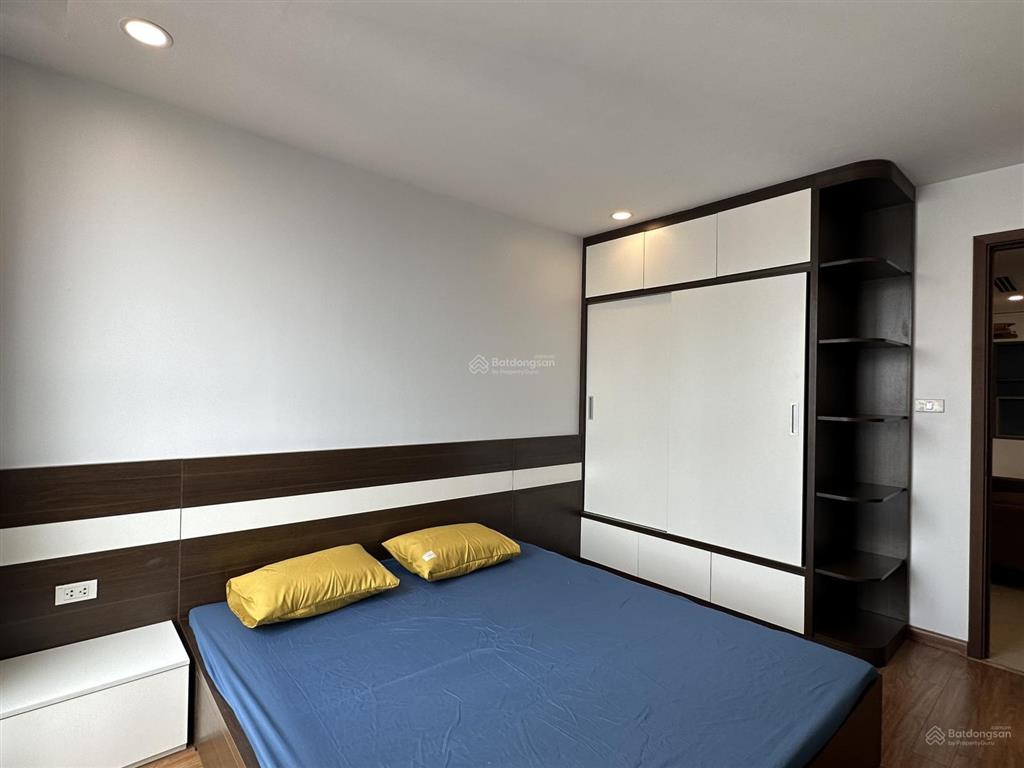 Giá chuẩn bán căn 2pn  2wc 62m2, đủ nội thất, sổ đỏ. giá 5,2 tỷ tòa 60b nguyễn huy tưởng