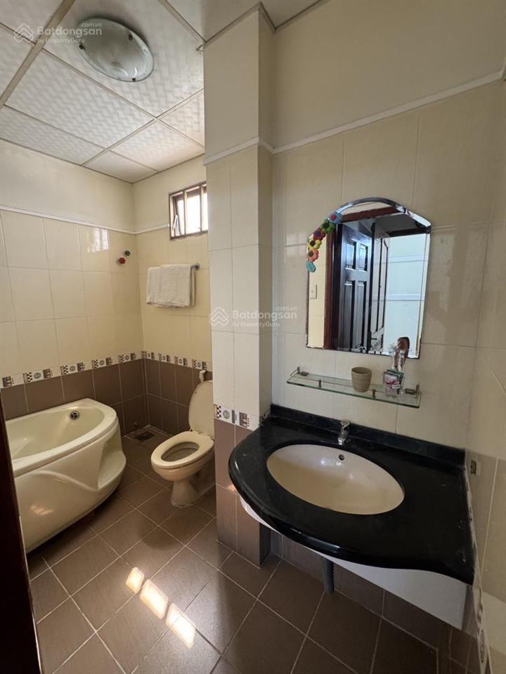 Căn hộ dịch vụ, phú thọ hoà, cho thuê khoán 90tr/th, 7 tầng, đường 16m  26 phòng, wc khép kín.