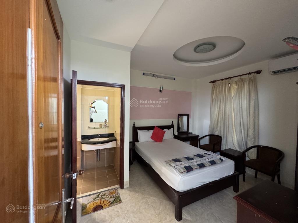 Căn hộ dịch vụ, phú thọ hoà, cho thuê khoán 90tr/th, 7 tầng, đường 16m  26 phòng, wc khép kín.