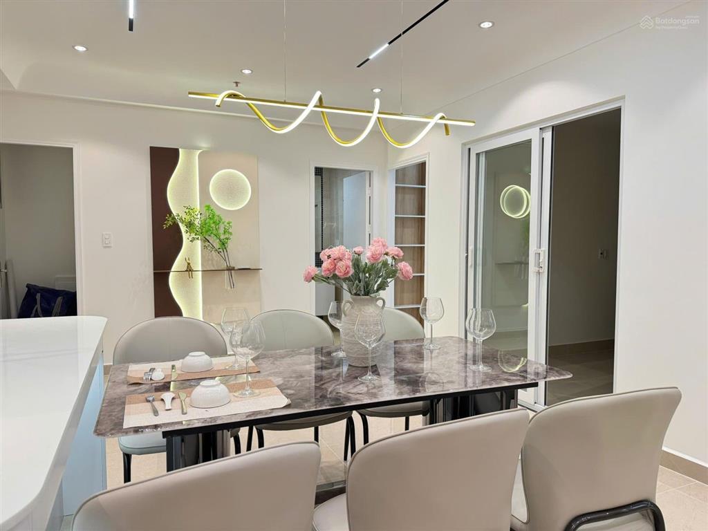 Bán cc scenic valley 1 view sông giá tốt 14,2 tỷ, 133m2, 3pn, 2wc, full nội thất, hđ thuê 45 triệu