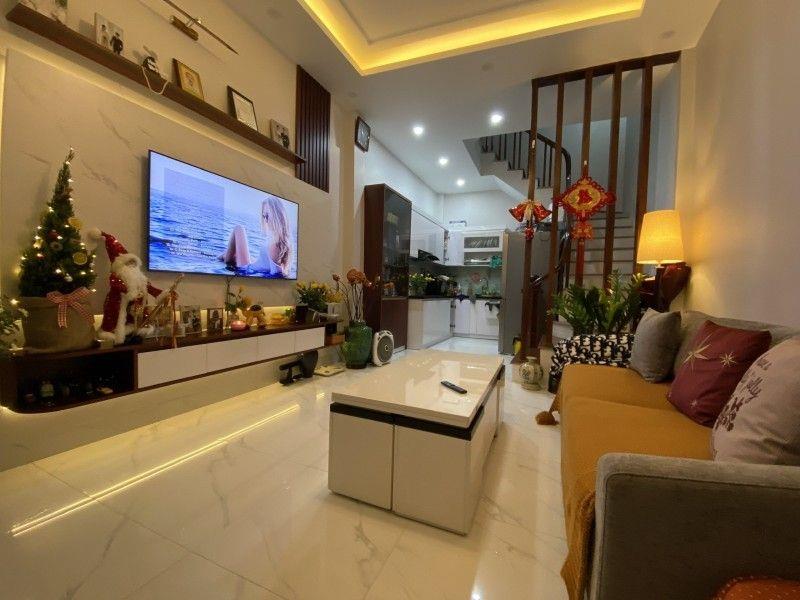 LẠC LONG QUÂN - Ô TÔ NGÕ THÔNG - PHÂN LÔ - GẦN HỒ TÂY - FULL NỘI THẤT - 5 TẦNG ĐẸP
