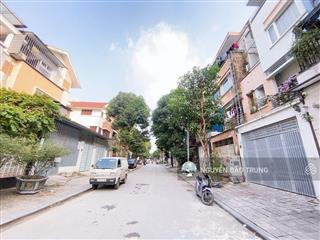 Hà đông  văn phú 
90m, đường 11m mà giá này có vấn đề gì không?