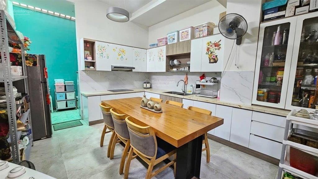 Bán nhà 4 tầng (4x16) hẻm nhựa 10m khu phân lô đường hồng bàng, quận 11