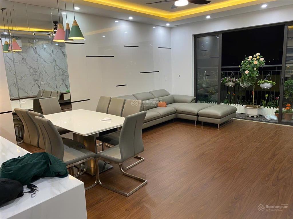 Bán nhà riêng long biên, 90m2  5,5 tầng, thang máy, nhà dân xây, full nội thất an cường, đường 6m